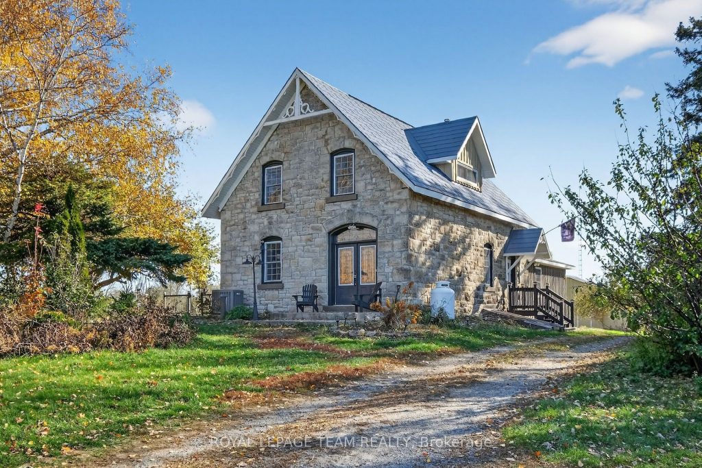 3-bedroom detached home for sale in Elizabethtown-kitley — 15 Bass Road (Photo 1)
