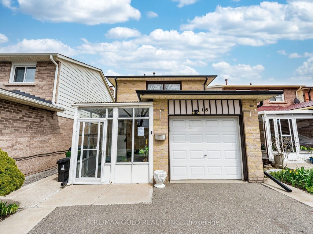 3-bedroom detached home for sale in Toronto — 15 Beulah Street (Photo 1)