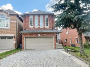 4-bedroom detached home for sale in Richmond Hill — 15 Futura Avenue