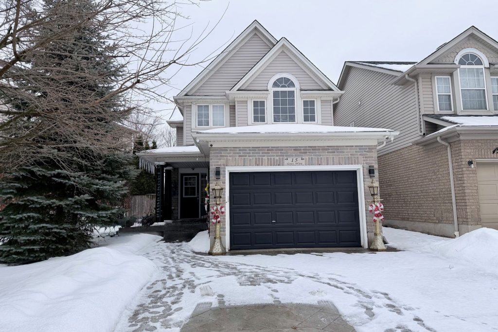 3-bedroom detached home for sale in Cambridge — 15 Gees Way (Photo 1)