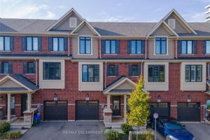 3-bedroom att/row/townhouse for sale in Grimsby — 15 Pierre Trudeau Lane
