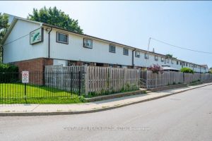 3-bedroom condo townhouse for sale in Oshawa — 150 - 120 Nonquon Road