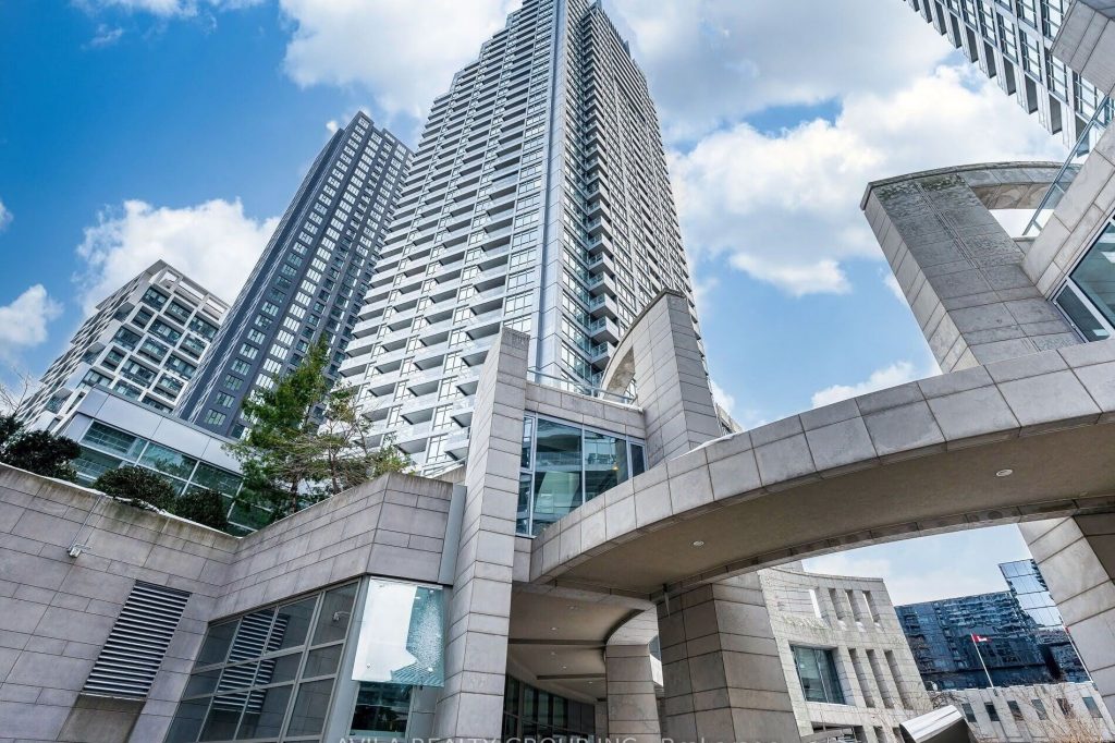 1-bedroom condo apartment for sale in Toronto — 1504 - 2181 Yonge Street (Photo 1)