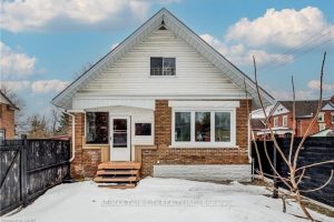 4-bedroom detached home for sale in Kitchener — 151 Courtland Avenue E