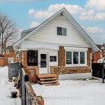 4-bedroom detached home for sale in Kitchener — 151 Courtland Avenue E (Photo 2)