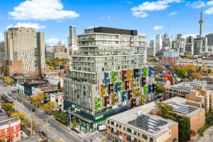 3-bedroom condo apartment for sale in Toronto — 1521 - 297 College Street
