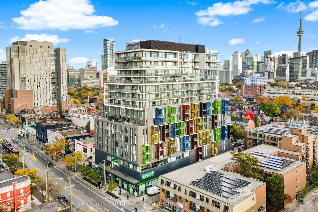3-bedroom condo apartment for sale in Toronto — 1521 - 297 College Street (Photo 1)