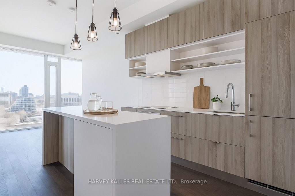 1-bedroom condo apartment for rent in Toronto — 1524 - 8 Hillsdale Avenue E (Photo 1)