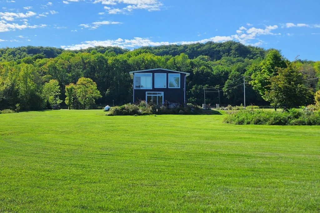 2-bedroom detached home for rent in Meaford — 159239 7th Line (Photo 1)
