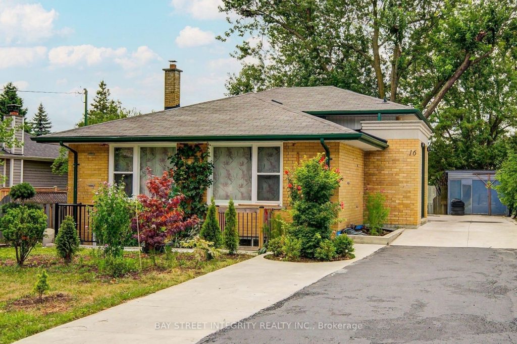 4-bedroom detached home for sale in Markham — 16 Arrowflight Drive (Photo 1)