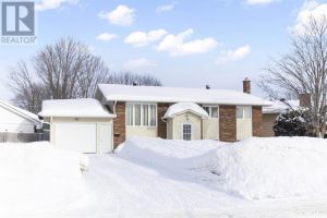 3-bedroom home for sale in Sault Ste. Marie — 16 Chartwell Drive