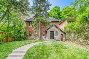 4-bedroom detached home for sale in Toronto — 16 Duncannon Drive