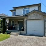 3-bedroom detached home for sale in Welland — 160 Wallace Avenue S (Photo 2)