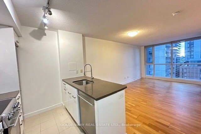 1-bedroom condo apartment for rent in Toronto — 1601 - 295 Adelaide Street W (Photo 1)