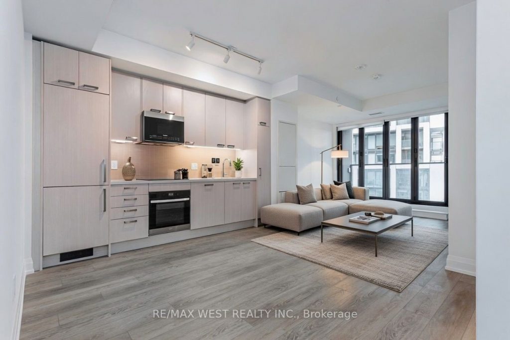1-bedroom condo apartment for rent in Toronto — 1606 - 20 Soudan Avenue (Photo 1)