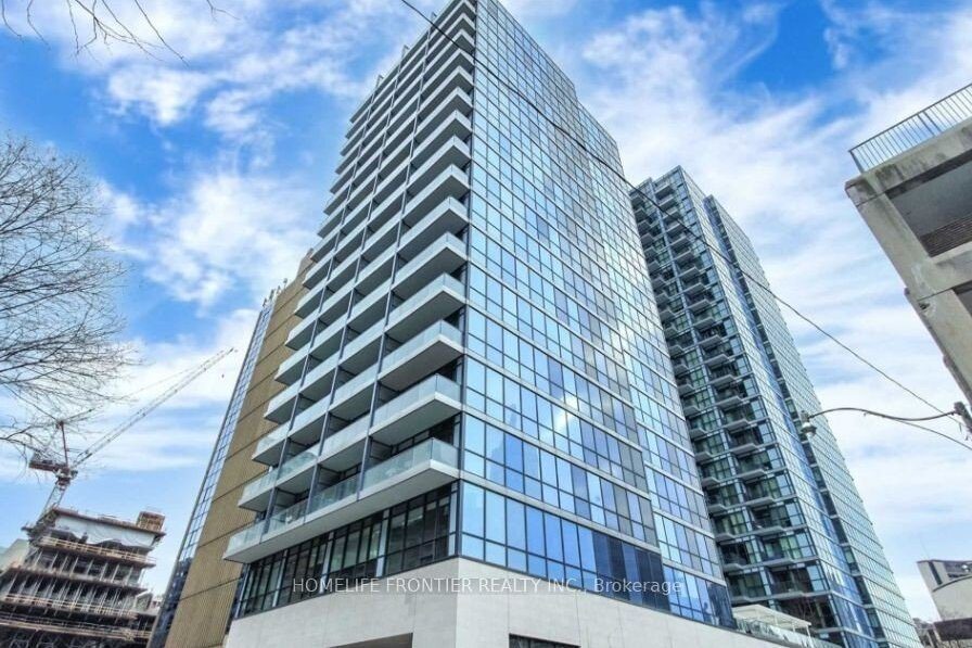 1-bedroom condo apartment for rent in Toronto — 1613 - 210 Simcoe Street (Photo 1)