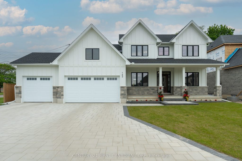 4-bedroom detached home for sale in London South — 162 Princeton Terrace (Photo 1)