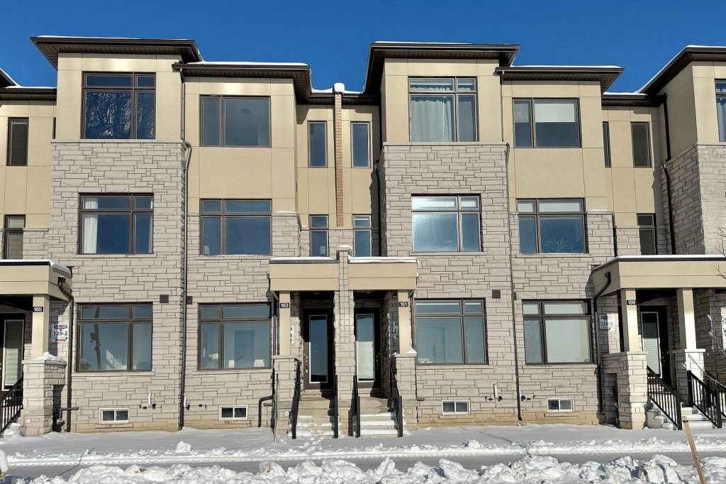 4-bedroom att/row/townhouse for sale in Markham — 163 Berczy Green Drive (Photo 1)