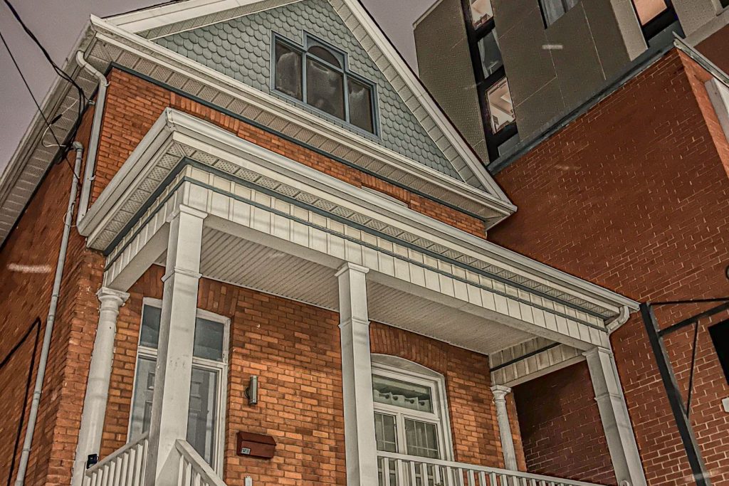 2-bedroom detached home for sale in Kingston — 166 Queen Street (Photo 1)