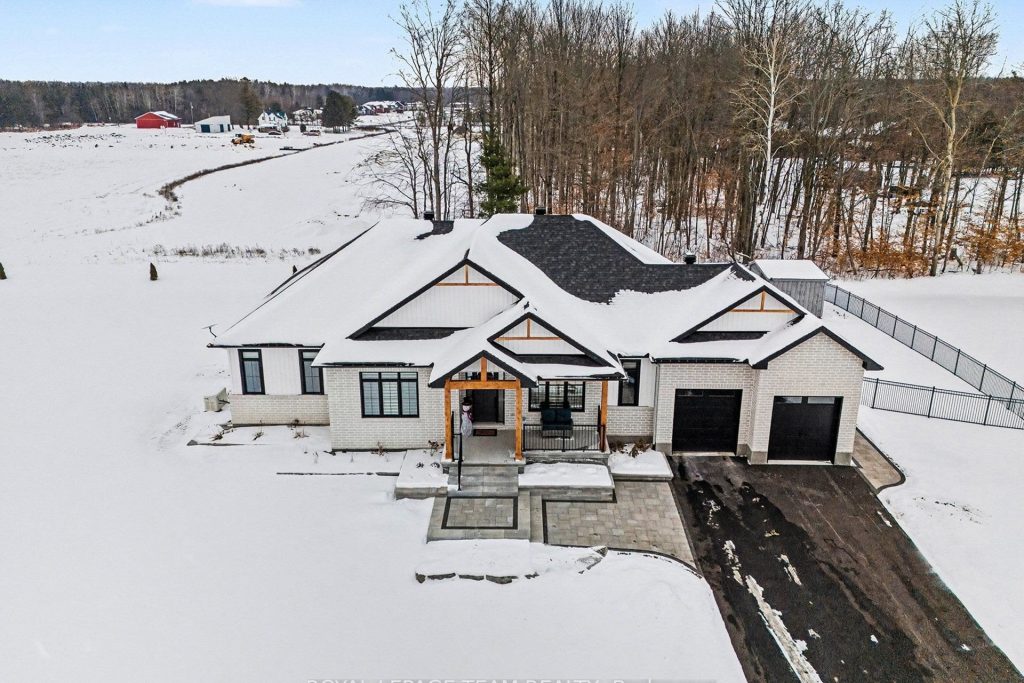 3-bedroom detached home for sale in North Dundas — 1685 Trizisky Street (Photo 1)