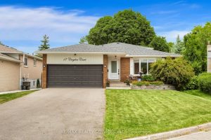 4-bedroom detached home for sale in Brampton — 17 Croydon Court