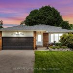 4-bedroom detached home for sale in Brampton — 17 Croydon Court (Photo 2)