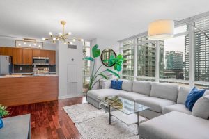 1-bedroom condo apartment for sale in Toronto — 1706 - 11 Brunel Court