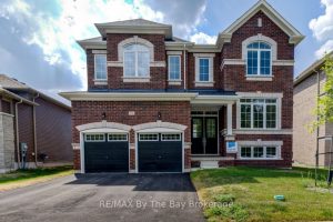4-bedroom detached home for sale in Wasaga Beach — 174 Mapleside Drive