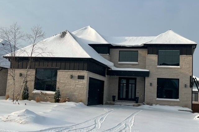 4-bedroom detached home for sale in London South — 1741 Upper West Avenue (Photo 1)