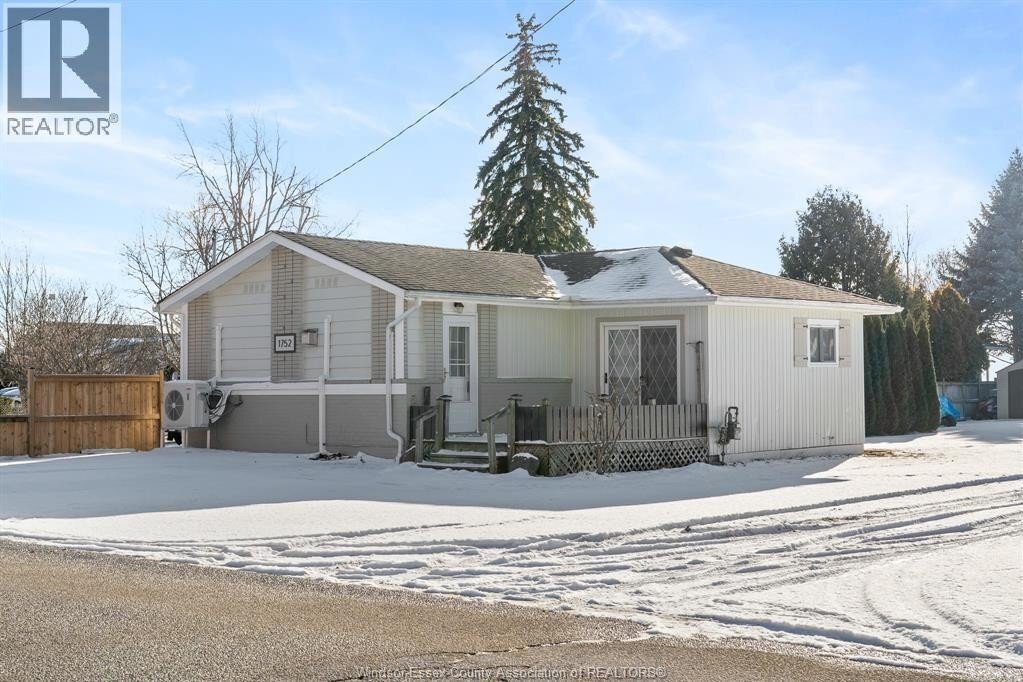 2-bedroom home for rent in Amherstburg — 1752 Erie Street (Photo 1)