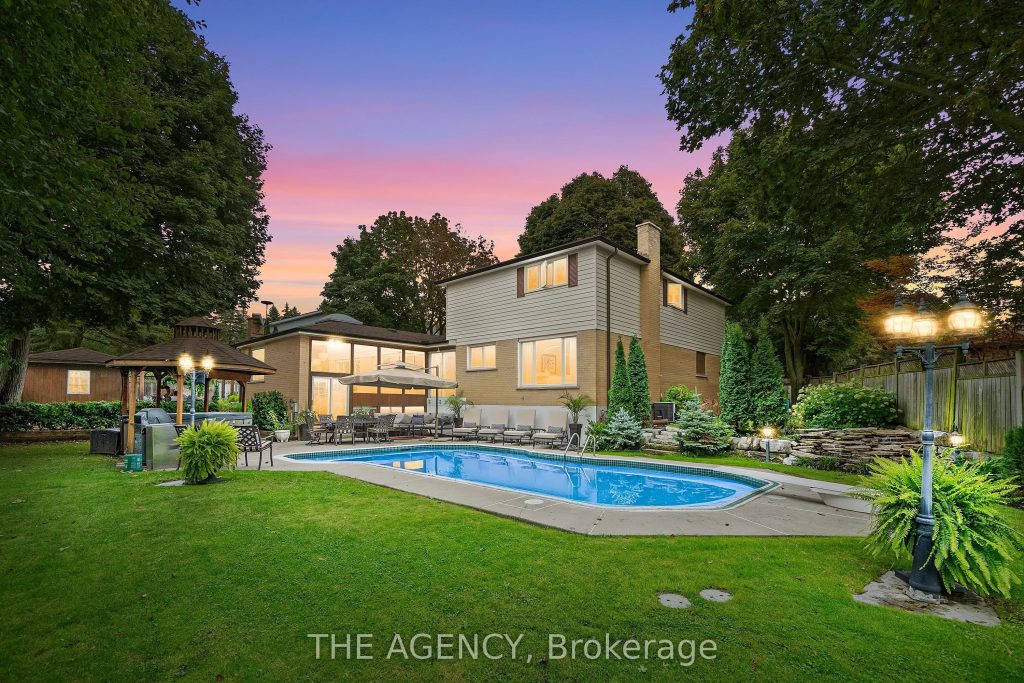 4-bedroom detached home for sale in Richmond Hill — 178 Millpond Court (Photo 1)