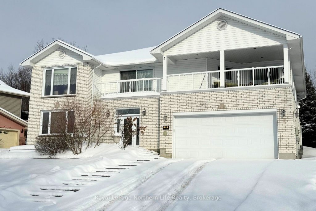 3-bedroom detached home for sale in North Bay — 18 Killare Street (Photo 1)