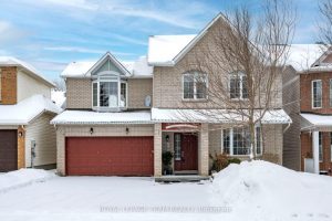 4-bedroom detached home for sale in Ottawa — 18 Oakham Ridge N