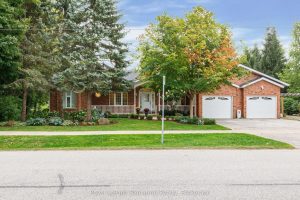 2-bedroom detached home for sale in Blue Mountains — 180 Russell Street E
