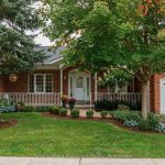 2-bedroom detached home for sale in Blue Mountains — 180 Russell Street E (Photo 2)
