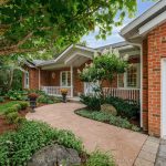 2-bedroom detached home for sale in Blue Mountains — 180 Russell Street E (Photo 3)
