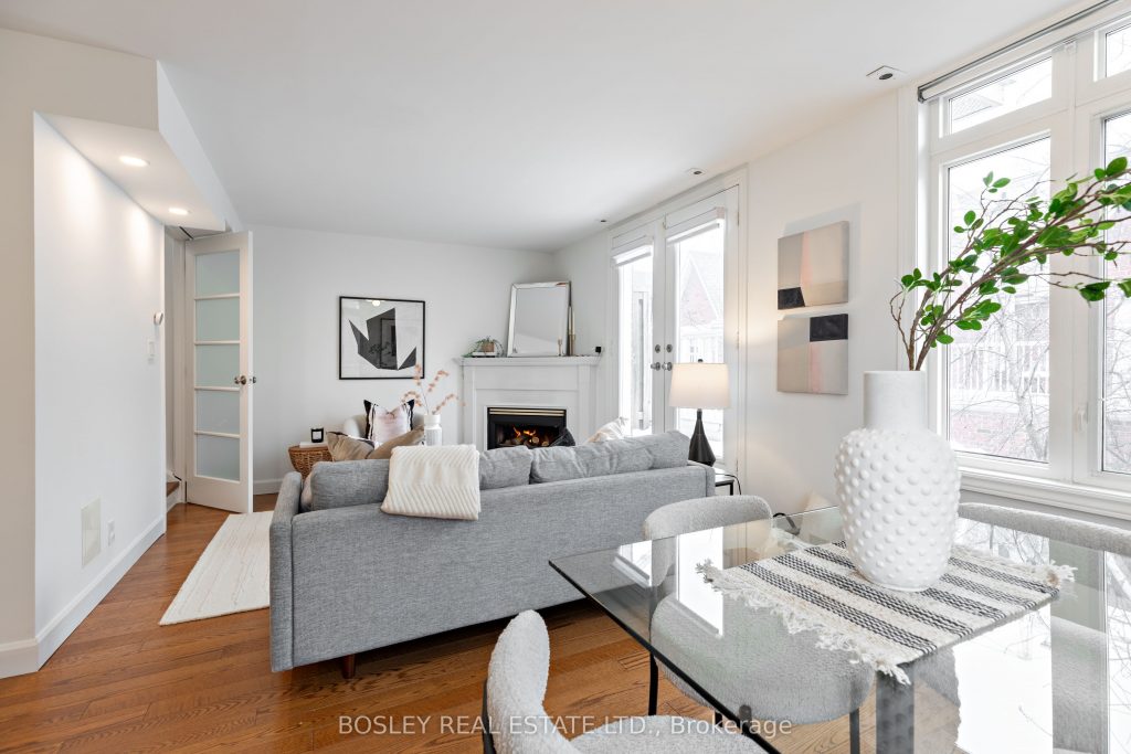 3-bedroom condo townhouse for sale in Toronto — 1802 - 12 Sudbury Street (Photo 1)