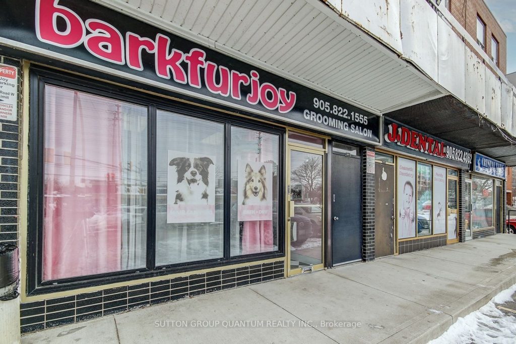 Studio store w apt/office home for sale in Mississauga — 1858 Lakeshore Road W (Photo 1)