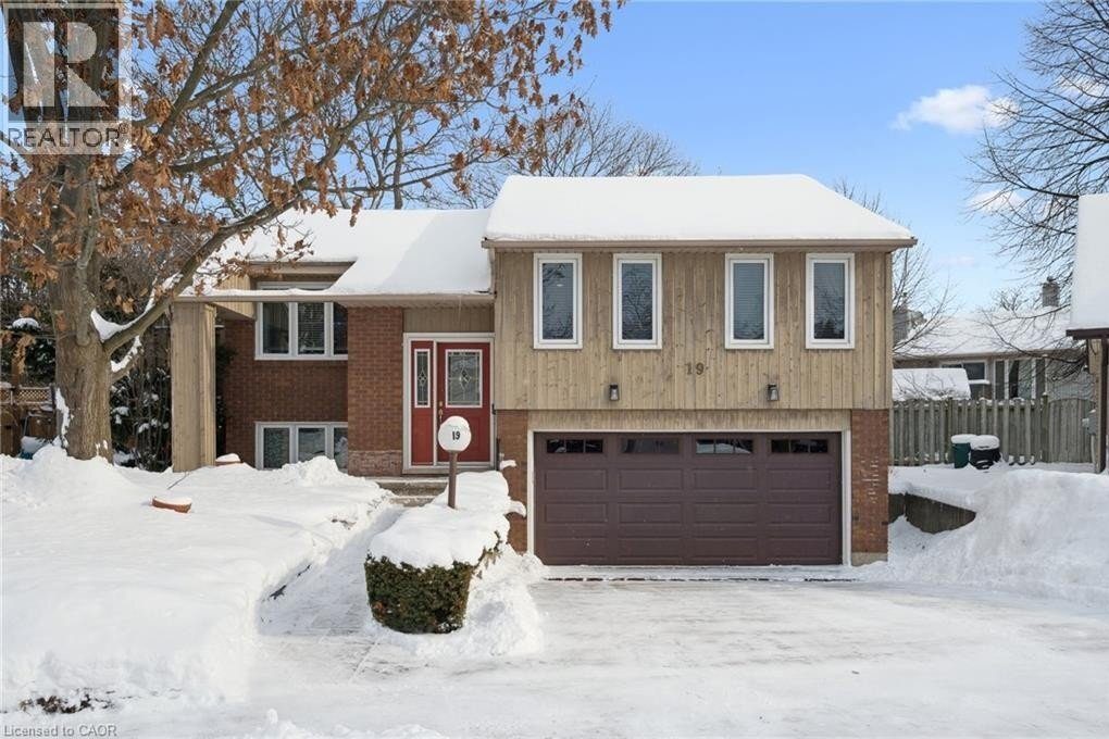 3-bedroom home for sale in Kitchener — 19 Broadview Court (Photo 1)