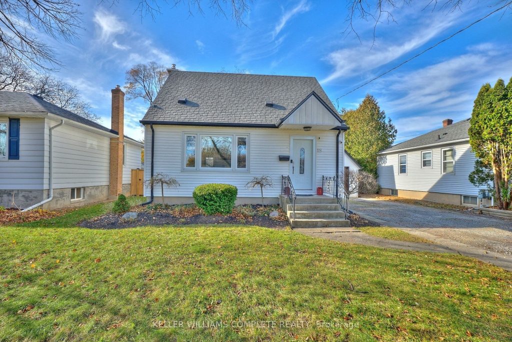 2-bedroom detached home for sale in St. Catharines — 19 Else Street N (Photo 1)
