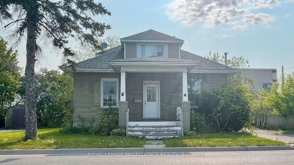 3-bedroom detached home for sale in Quinte West — 19 Flindall Street (Photo 1)