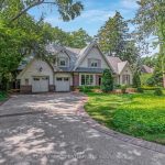4-bedroom detached home for sale in Mississauga — 190 Donnelly Drive (Photo 2)