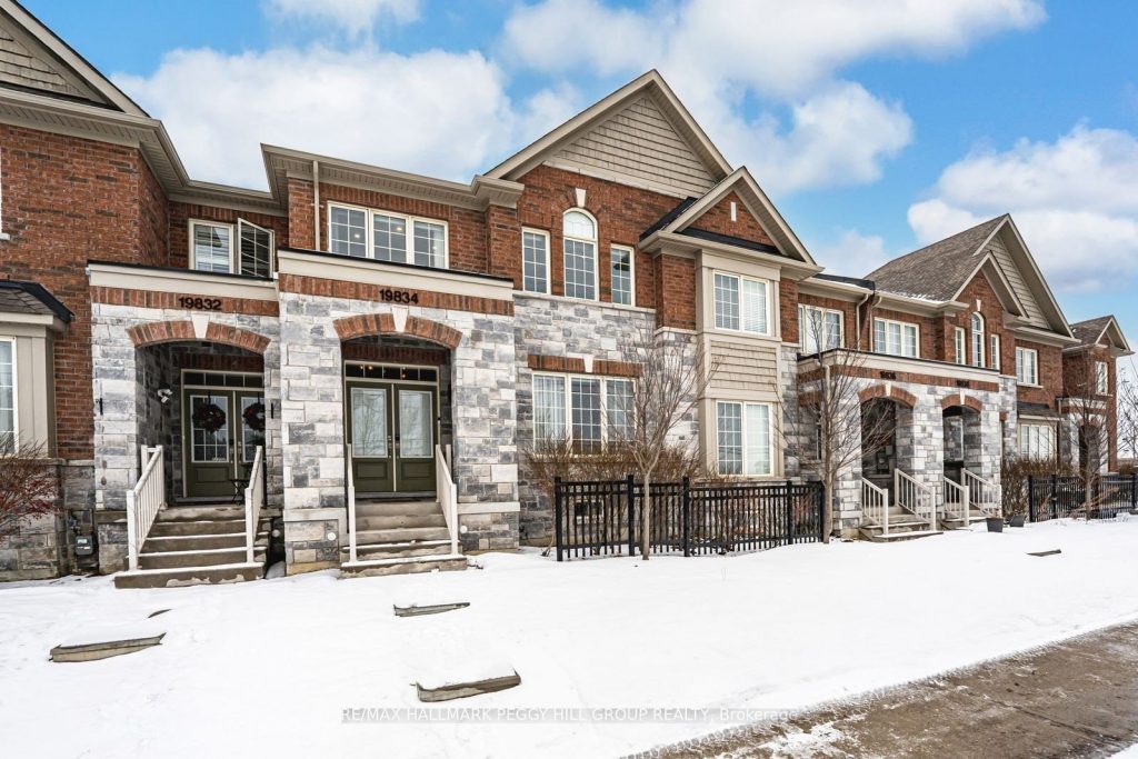 3-bedroom att/row/townhouse for sale in East Gwillimbury — 19834 Leslie Street (Photo 1)