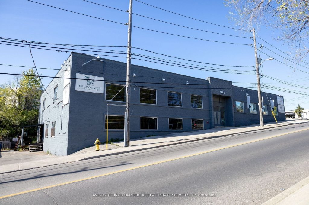 Studio commercial retail home for rent in Toronto — 2 - 1260 Castlefield Avenue (Photo 1)