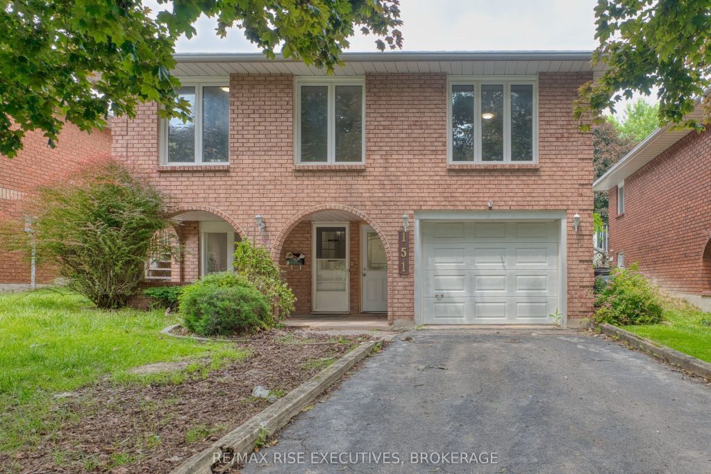 Studio duplex home for rent in Kingston — 2 - 151 Dauphin Avenue (Photo 1)