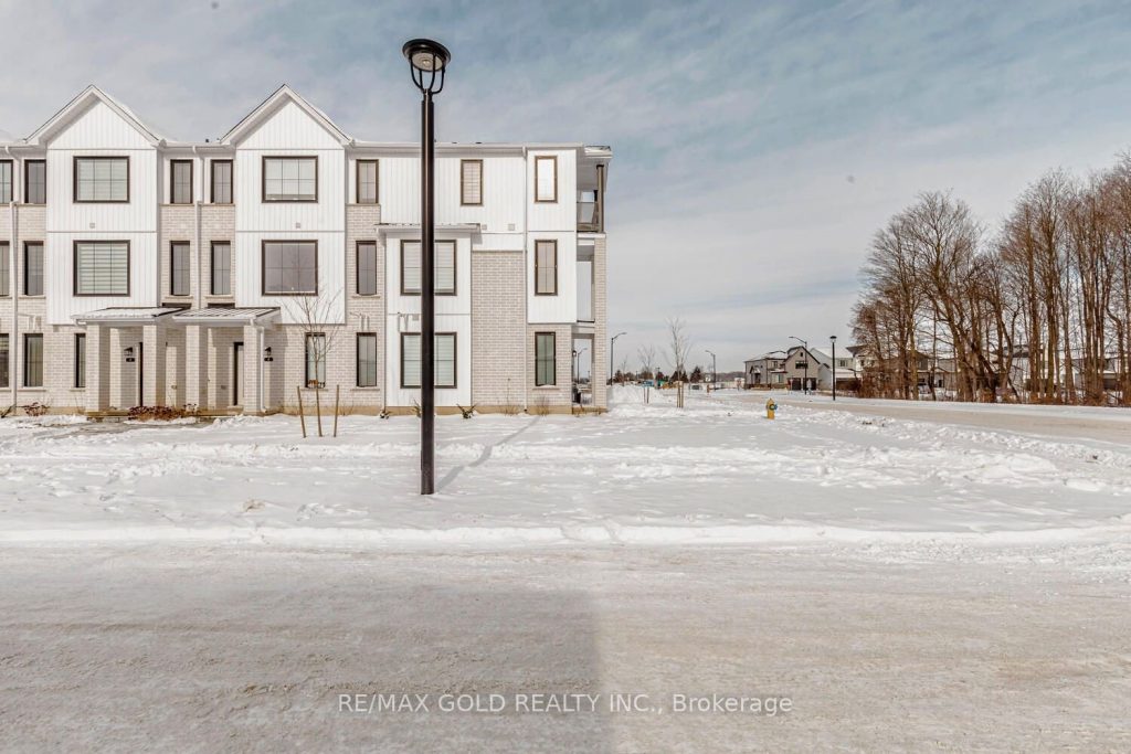 4-bedroom condo townhouse for rent in London North — 2 - 1781 Henrica Avenue (Photo 1)