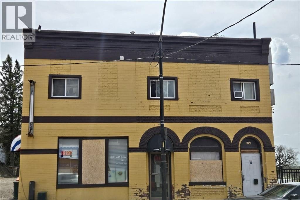 Studio home for rent in Brantford — 2 - 323 Colborne Street (Photo 1)