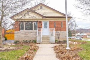 4-bedroom detached home for rent in Hamilton — 2 - 73 Ofield Road