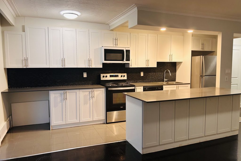 1-bedroom condo apartment for rent in Toronto — 20 - 2 Superior Avenue (Photo 1)