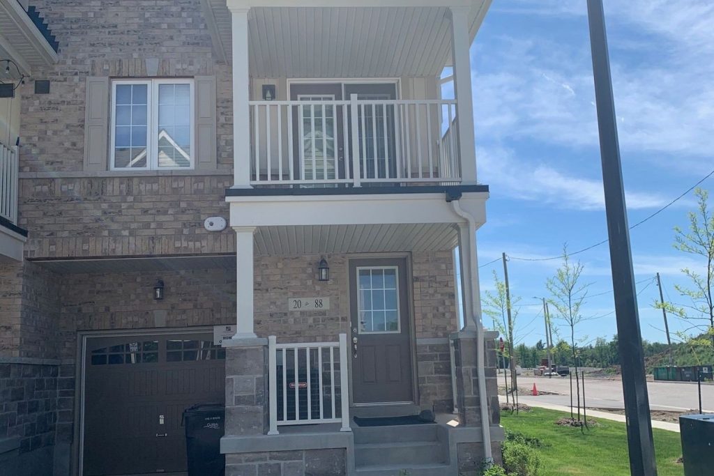 3-bedroom att/row/townhouse for rent in Guelph — 20 - 88 Decorso Drive (Photo 1)